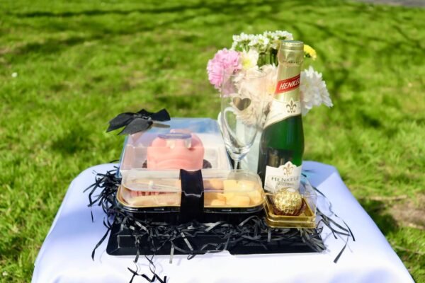 Caja elegante con mini cake - Imagen 3