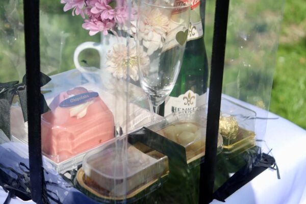 Caja elegante con mini cake - Imagen 2
