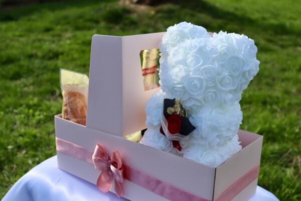 Hermosa caja rosada con oso